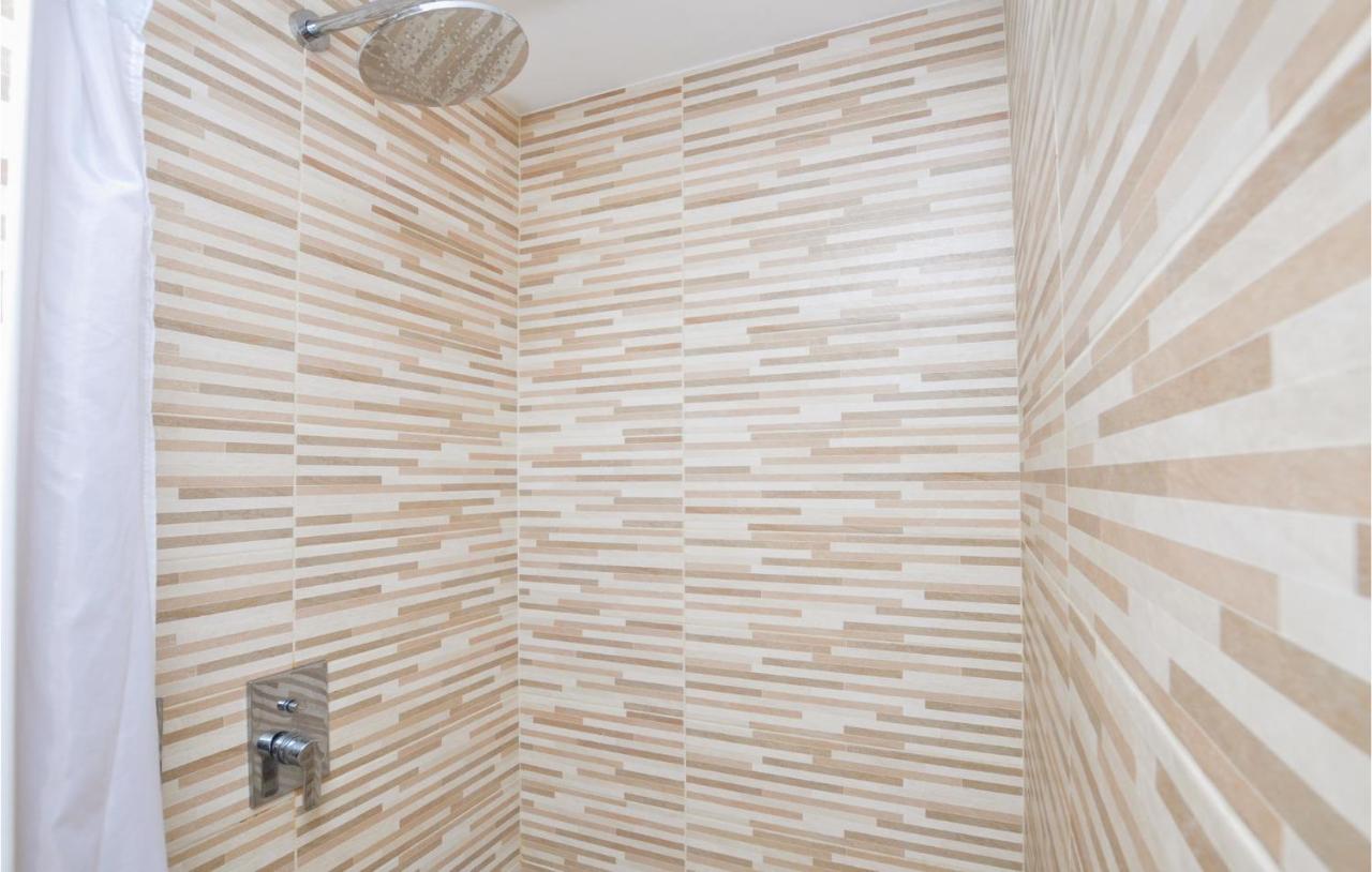1 Bedroom Lovely Home In مينتون المظهر الخارجي الصورة